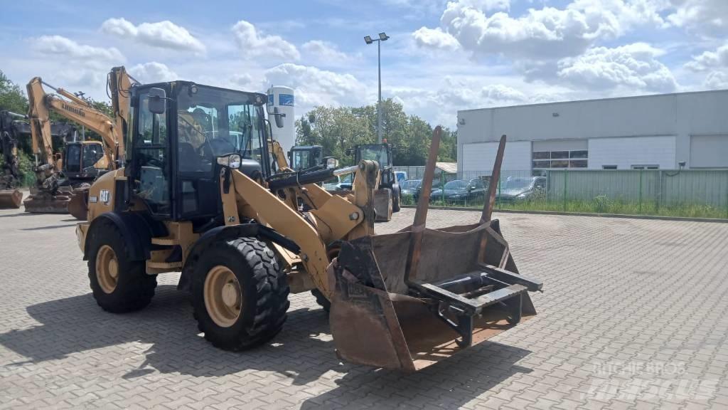 CAT 908 M Kolesni nakladalci