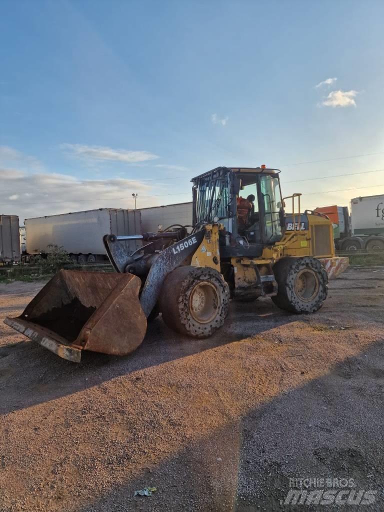 Bell L 1506 E Kolesni nakladalci