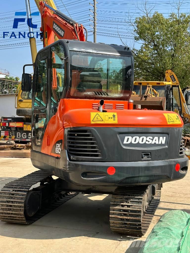 Doosan dx 60 Bagri goseničarji