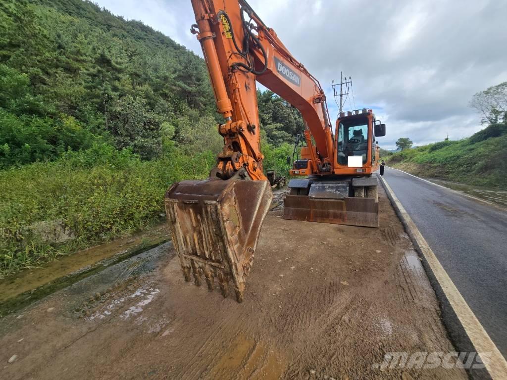 Doosan DX 210 W Bagri na kolesih