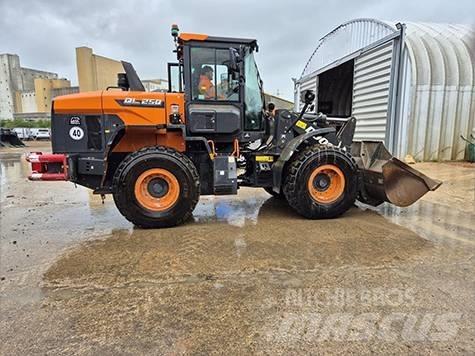 Doosan DL 250-7 Kolesni nakladalci