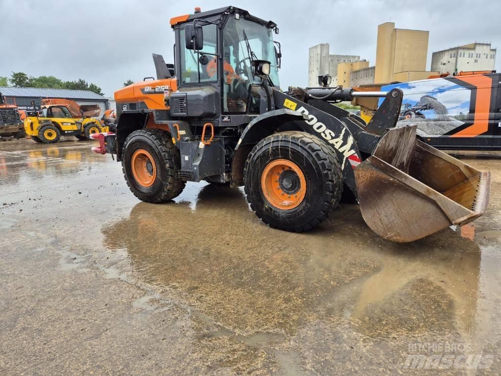 Doosan DL 250-7 Kolesni nakladalci