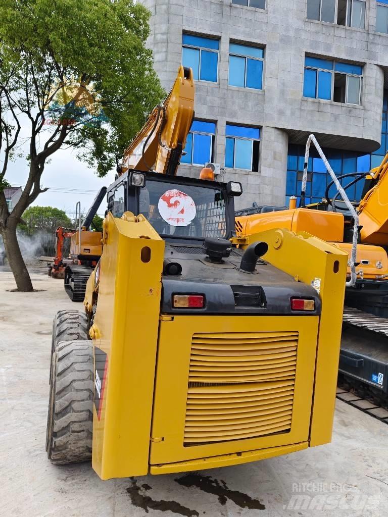 CAT 226 C Skid steer mini nakladalci