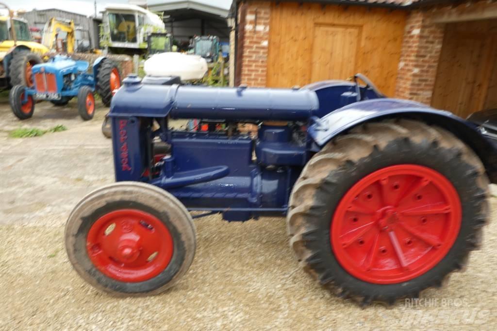  standard fordson Traktorji