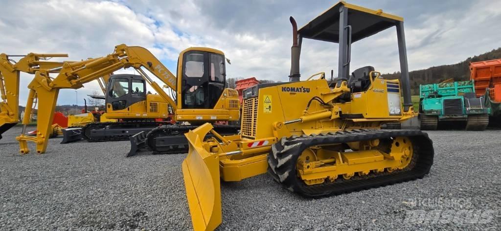 Komatsu D 21 P-8 Buldožerji goseničarji