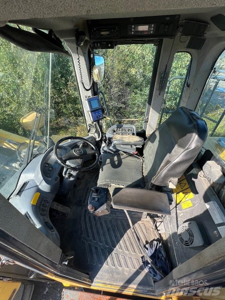 Komatsu WA 500-6 Kolesni nakladalci