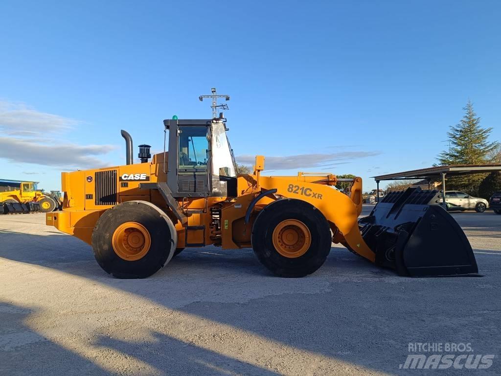 CASE 821C XR Kolesni nakladalci