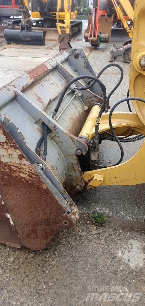 CAT 906M Kolesni nakladalci