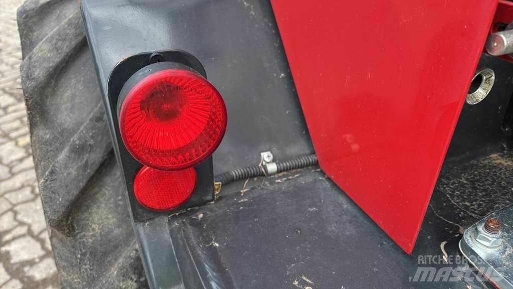 Schäffer 4670 Kolesni nakladalci
