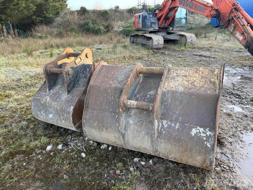 Hitachi ZX225USRLC-3 Bagri goseničarji
