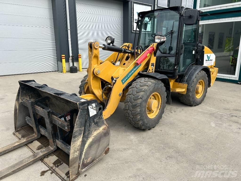 CAT 906 Skid steer mini nakladalci