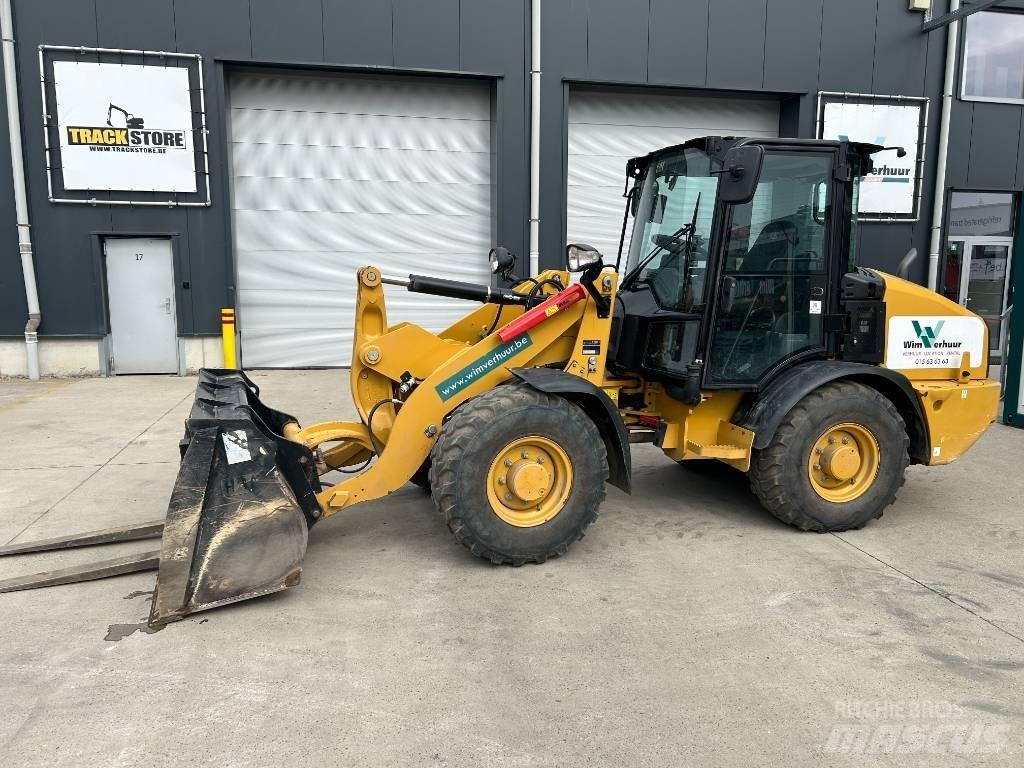 CAT 906 Skid steer mini nakladalci
