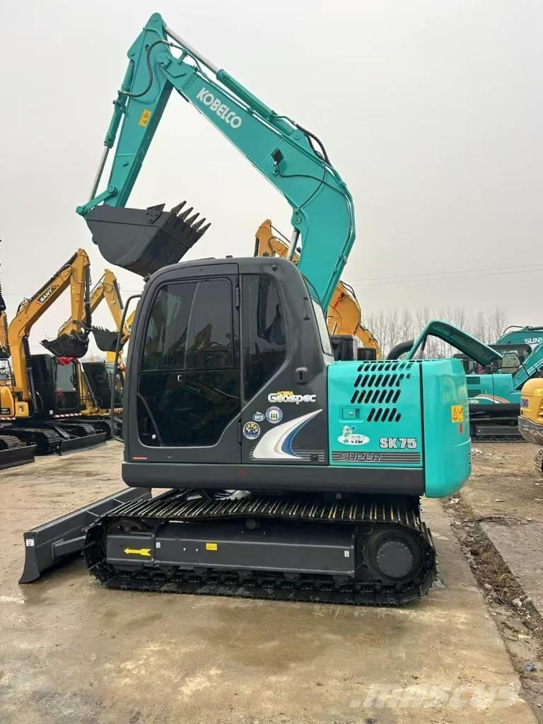 Kobelco SK 75 Bagri goseničarji