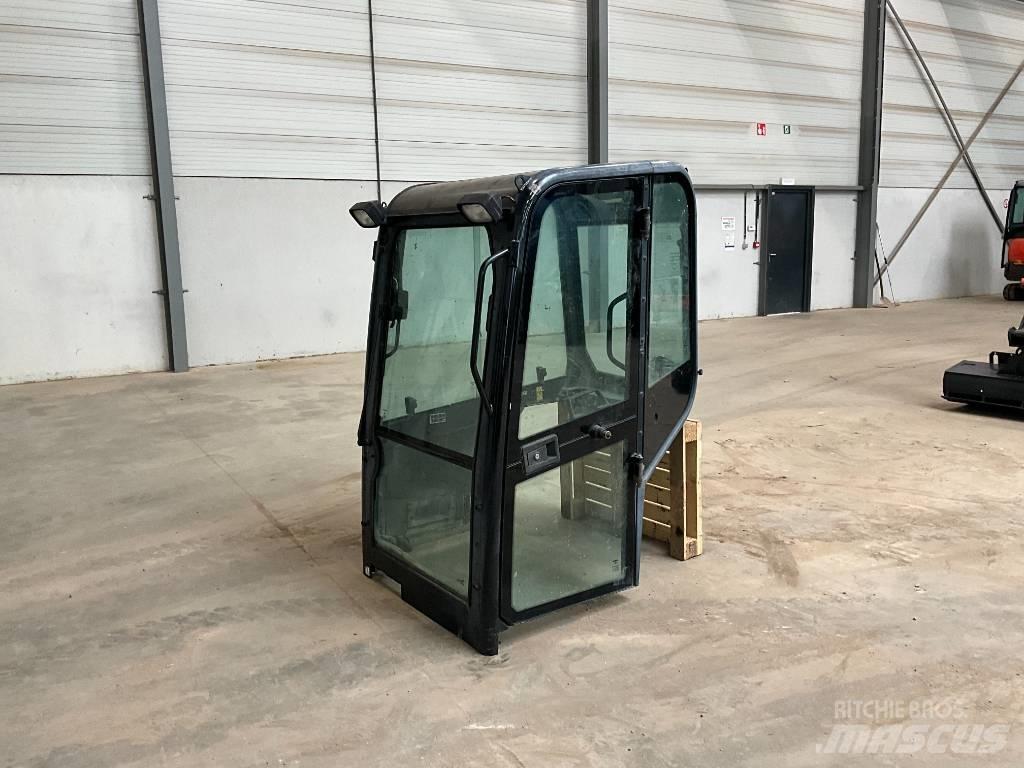 Kubota U 27-4 Kabine in notranjost