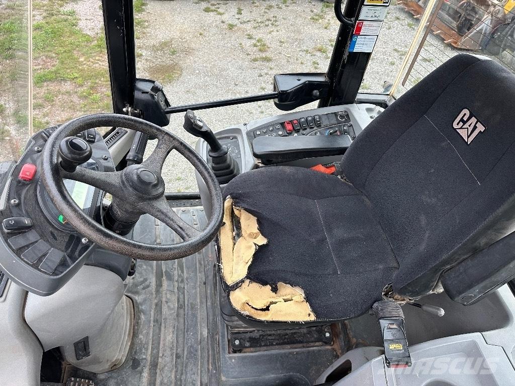 CAT 908M Radlader Kolesni nakladalci