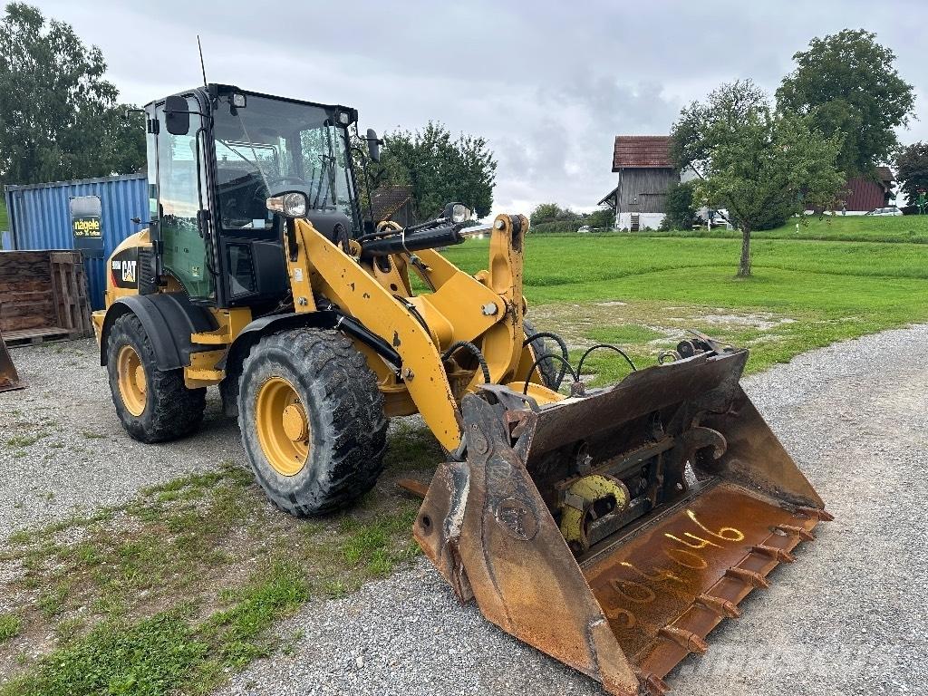 CAT 908M Radlader Kolesni nakladalci