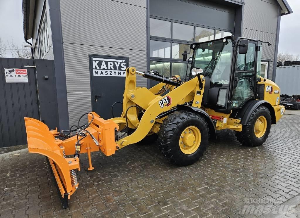 CAT 906M Kolesni nakladalci