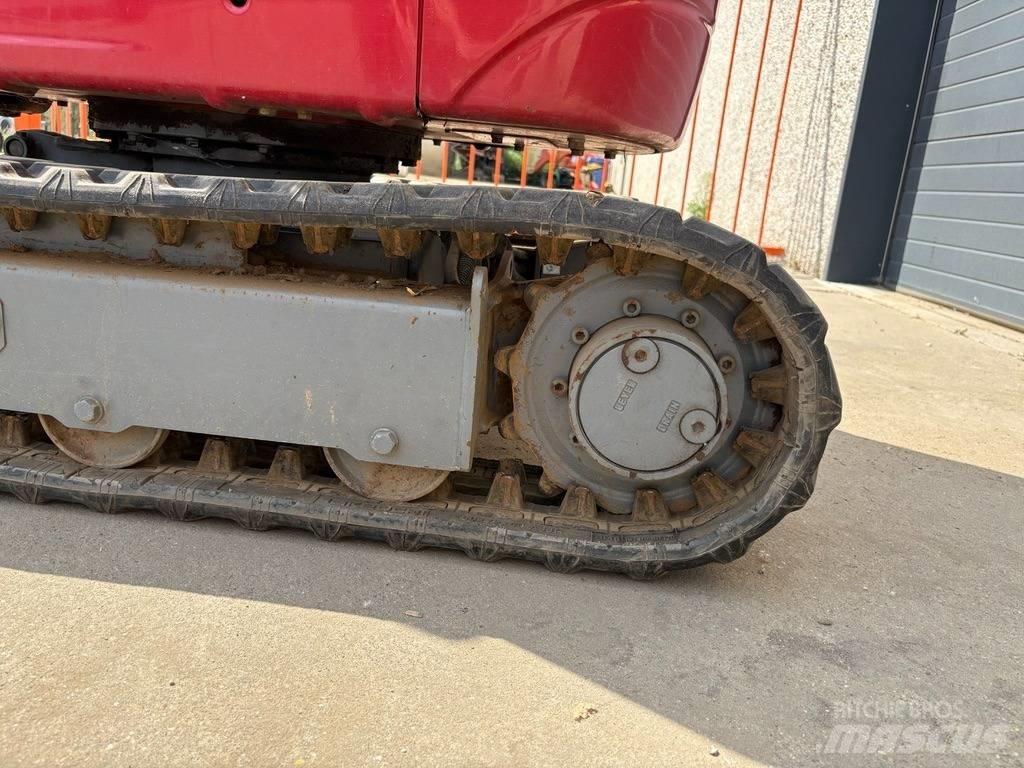 Takeuchi TB 210 R Mini bagri <7t