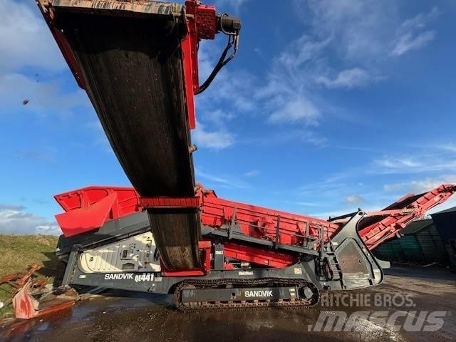 Sandvik QE 441 Mobilna sita