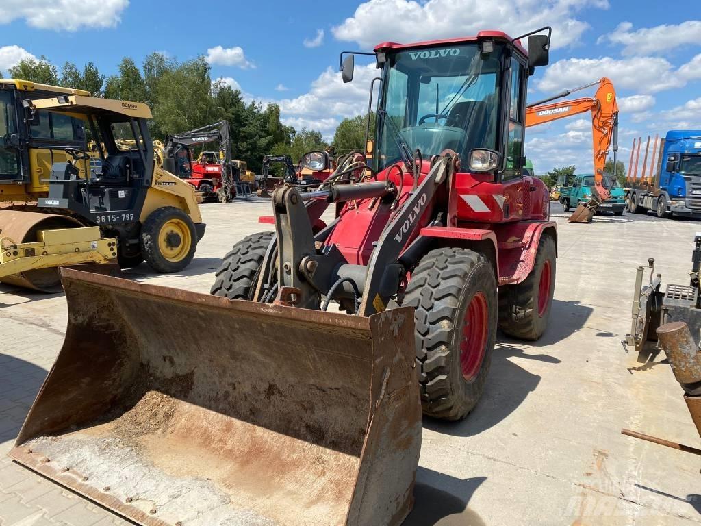 Volvo L 30 G Kolesni nakladalci