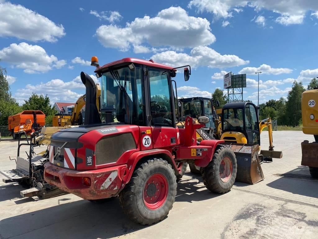 Volvo L 30 G Kolesni nakladalci