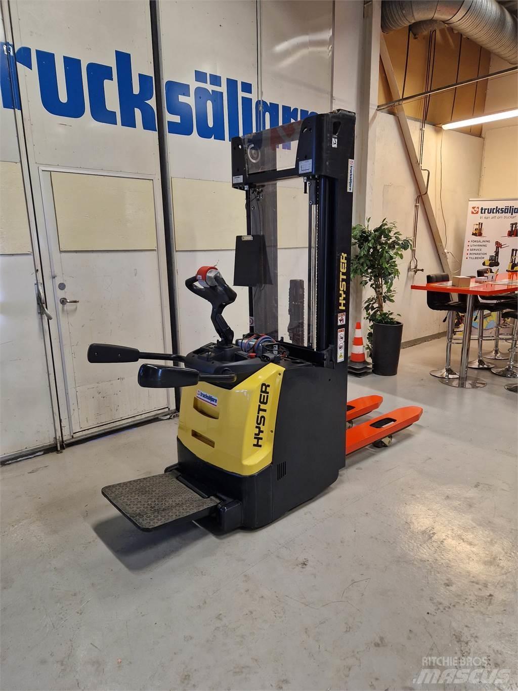 Hyster S1.4S IL Ročni električni viličar