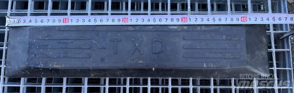  TXD 450A Gosenice