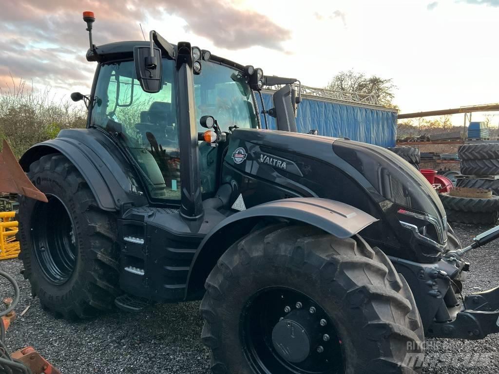 Valtra T 235 Direct Traktorji