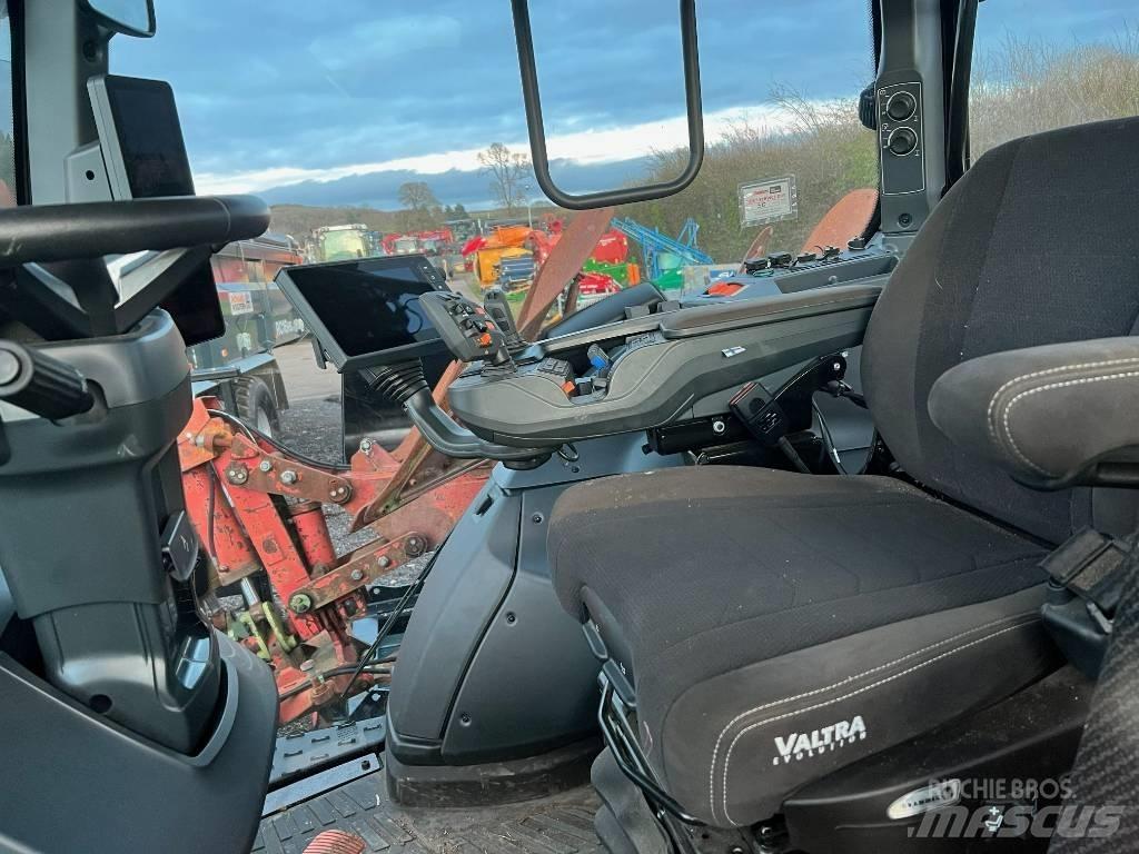 Valtra T 235 Direct Traktorji