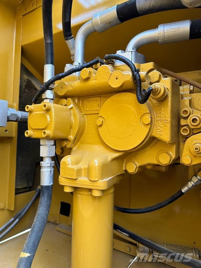 CAT 330D Bagri goseničarji