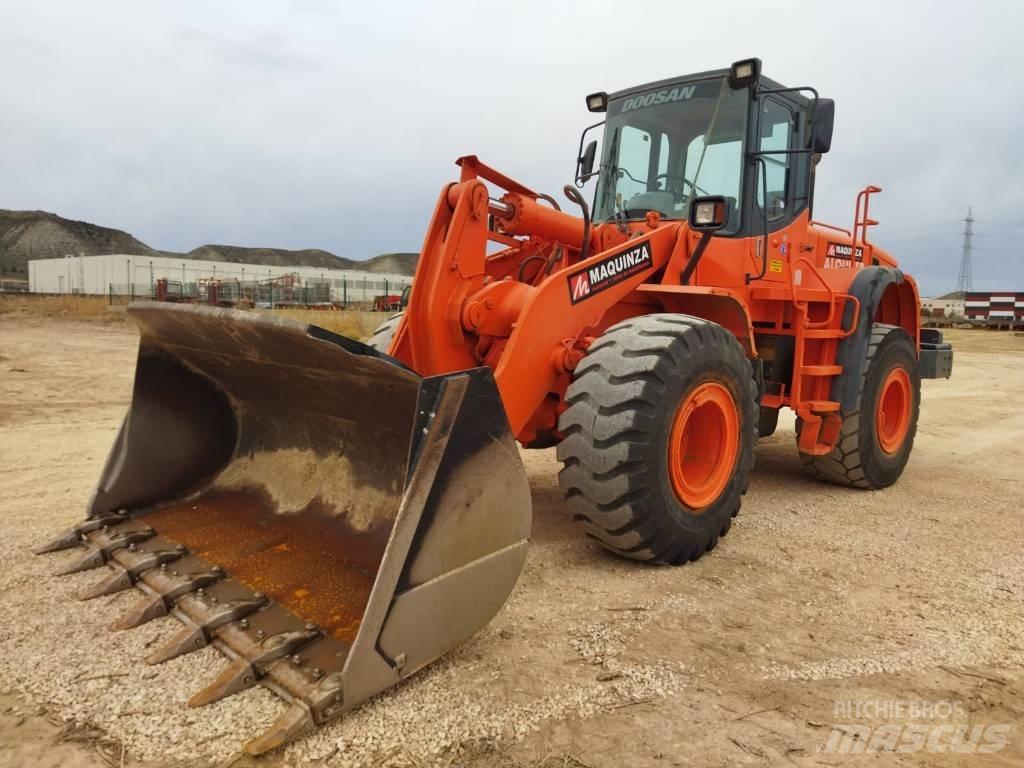 Doosan DL 300 Kolesni nakladalci