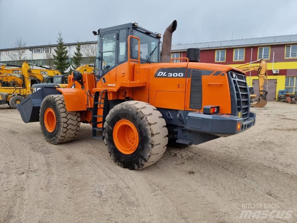 Doosan DL 300-3 Kolesni nakladalci