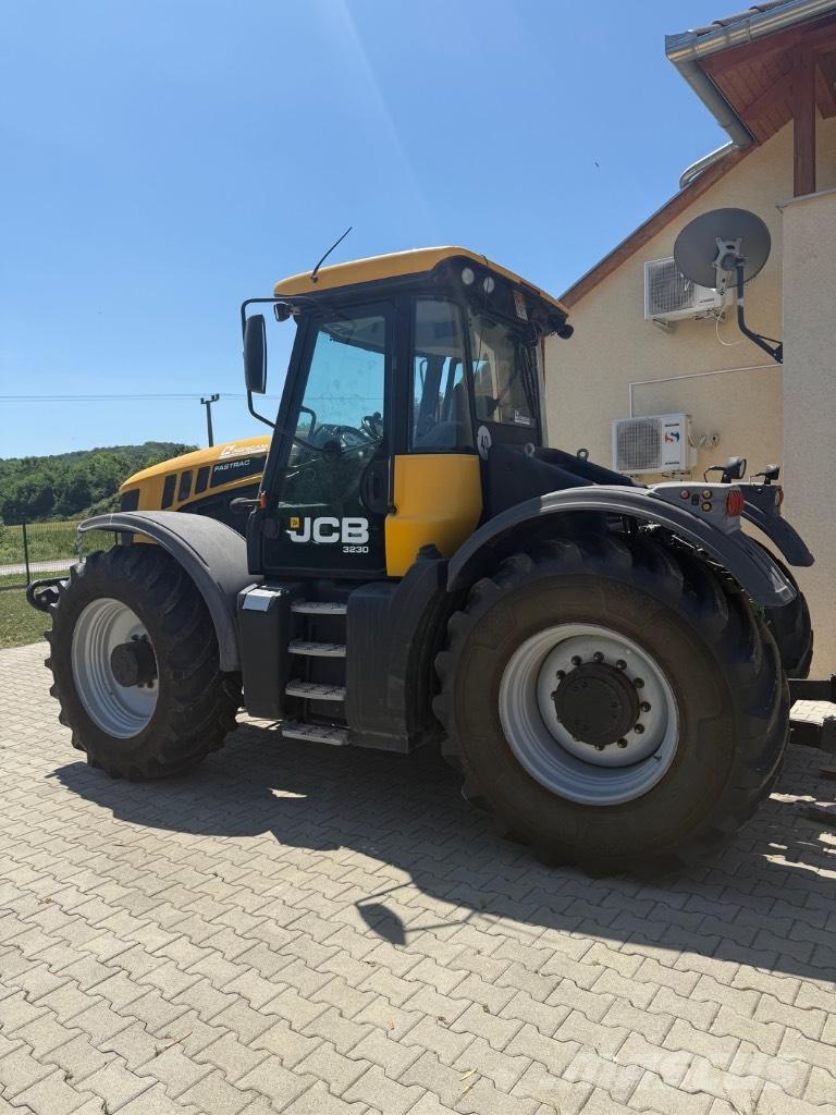 JCB JCB Fastrack3230 Traktorji
