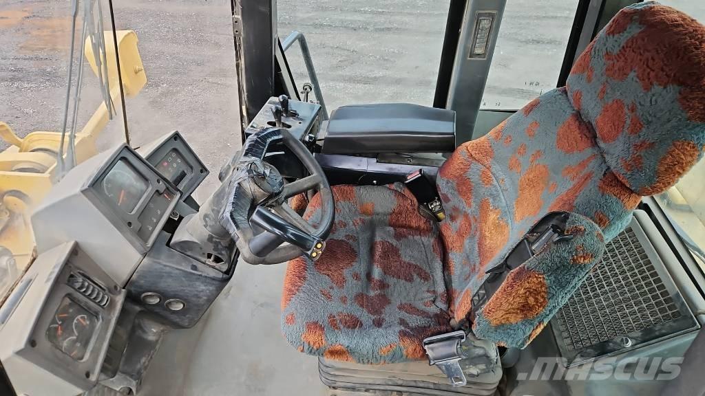CAT 962 G Kolesni nakladalci