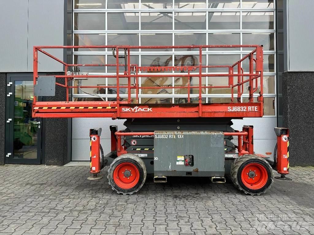 SkyJack SJ6832 RTE Škarjaste dvižne ploščadi