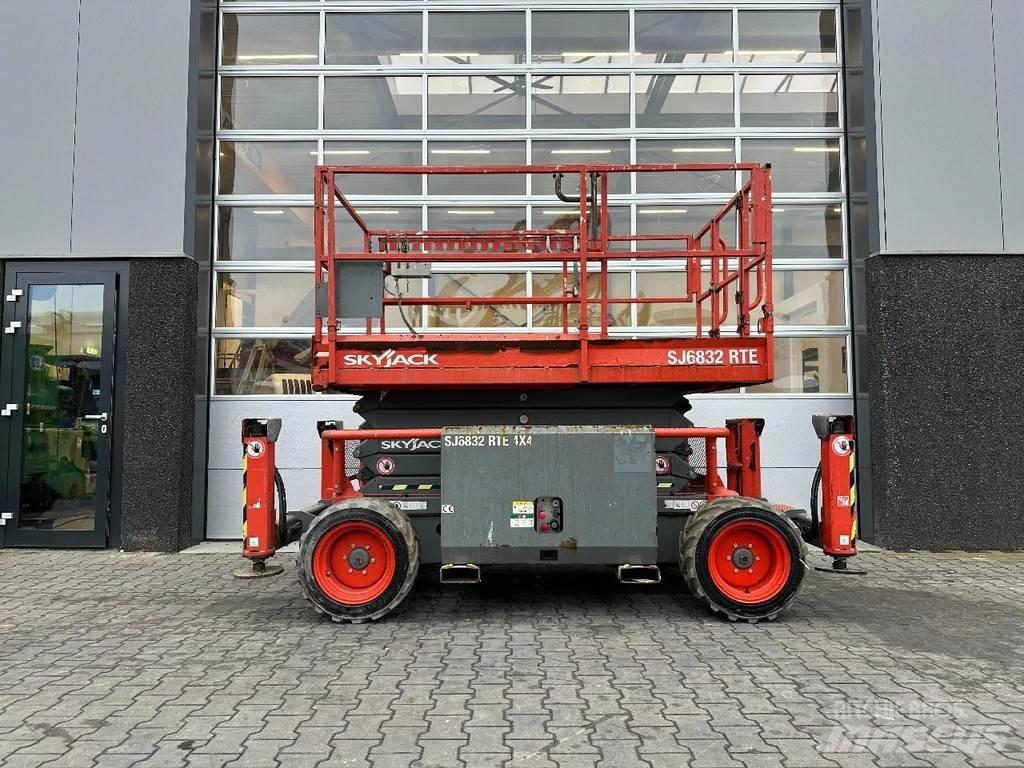 SkyJack SJ6832 RTE Škarjaste dvižne ploščadi