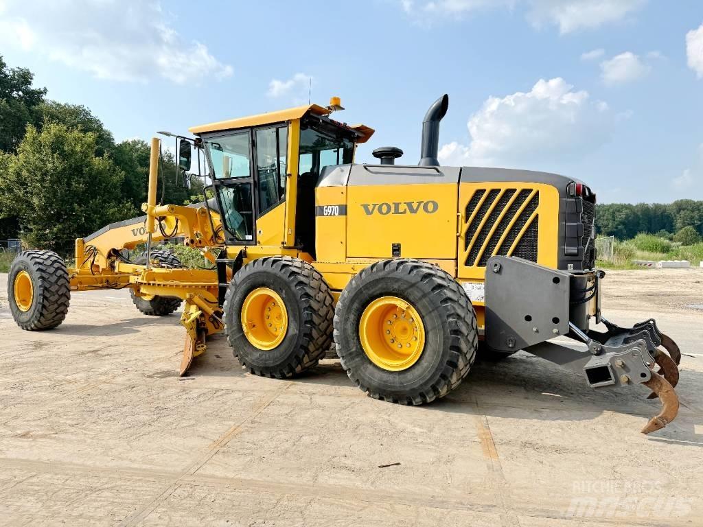 Volvo G970 + RIPPER Grederji