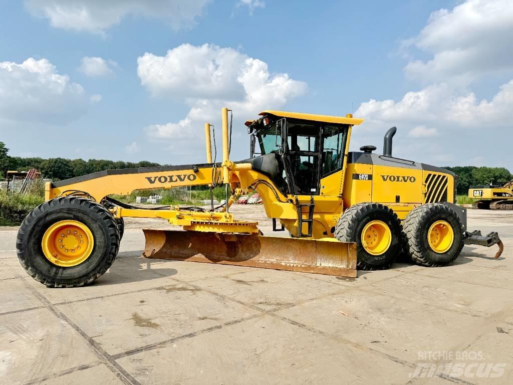 Volvo G970 + RIPPER Grederji