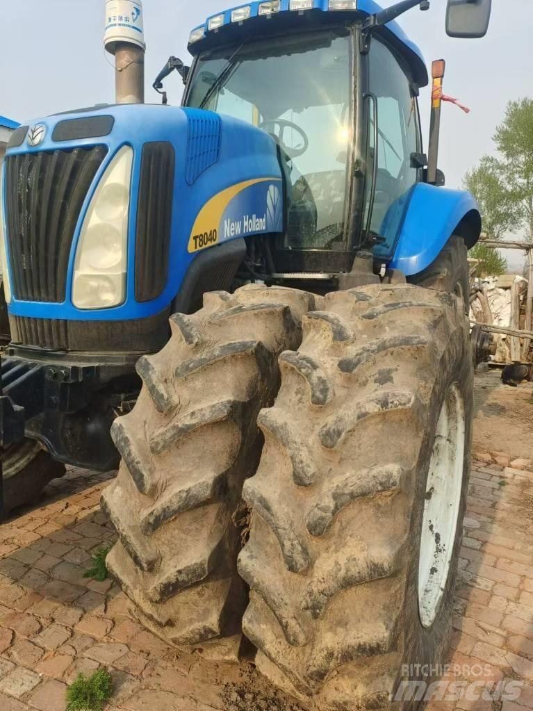 New Holland T8040 Traktorji