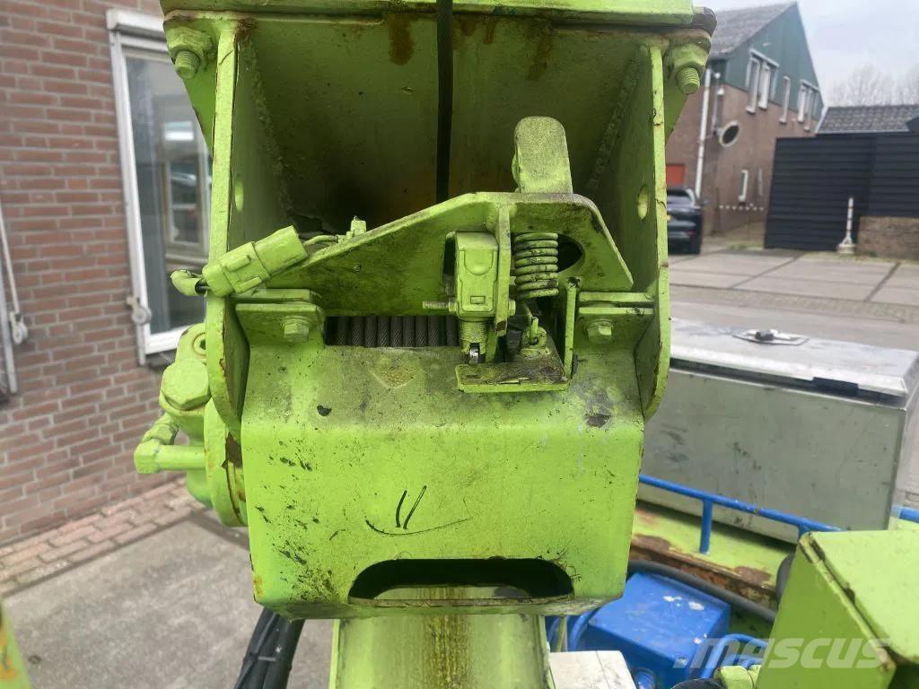 Maeda MC-305C Dvigala na gosenicah