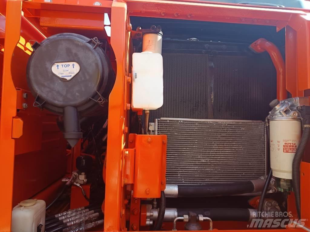 Doosan DX150 LC Bagri goseničarji