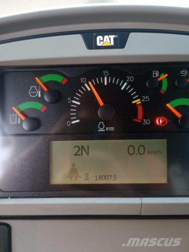 CAT 966 M Kolesni nakladalci