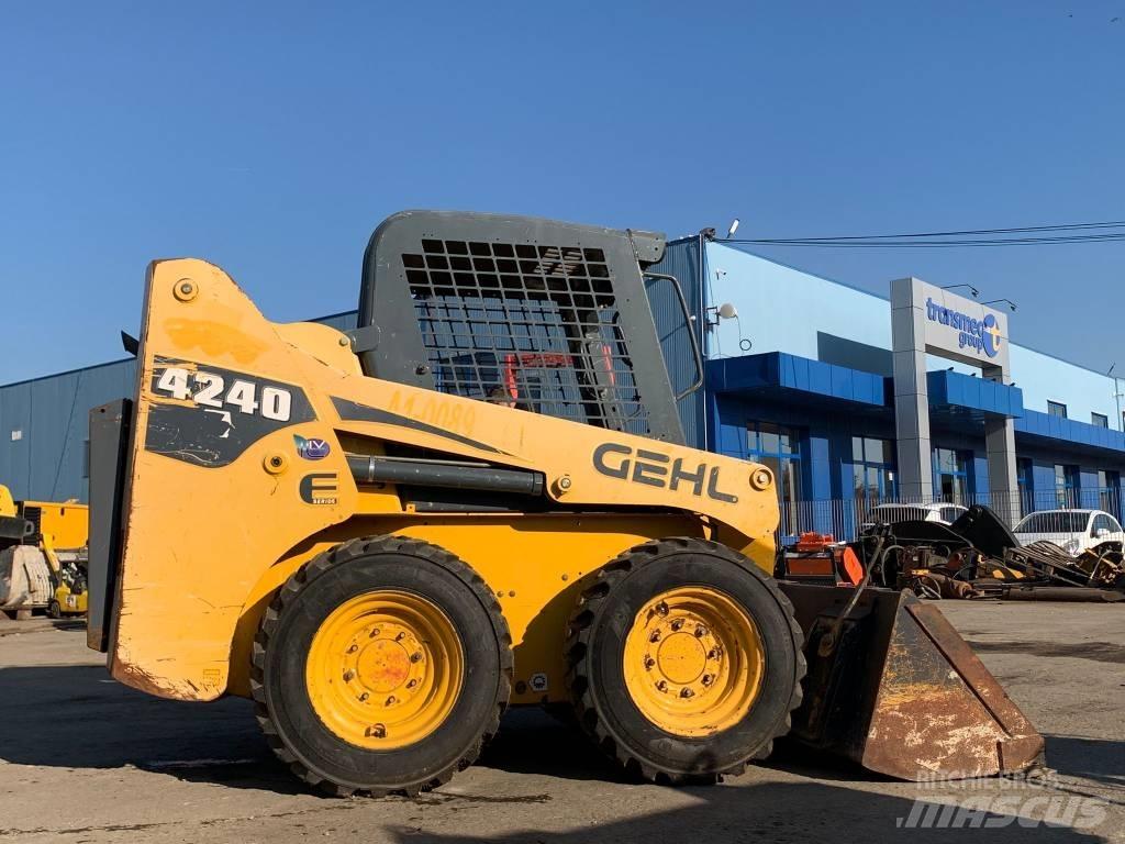 Gehl 4240 Skid steer mini nakladalci