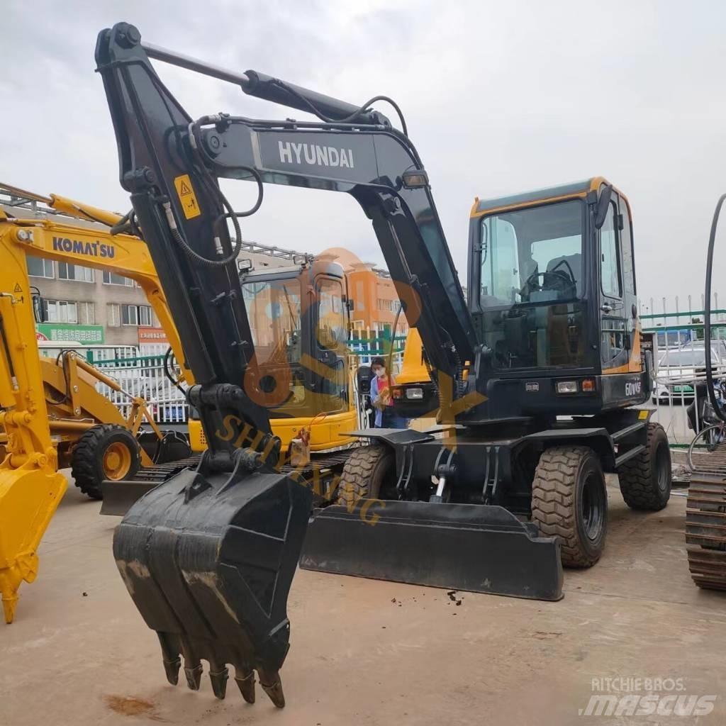 Hyundai 60 W VS Bagri na kolesih