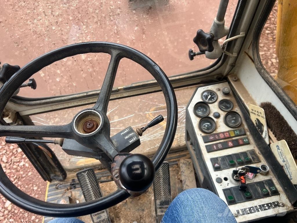 Liebherr 902 Bagri na kolesih