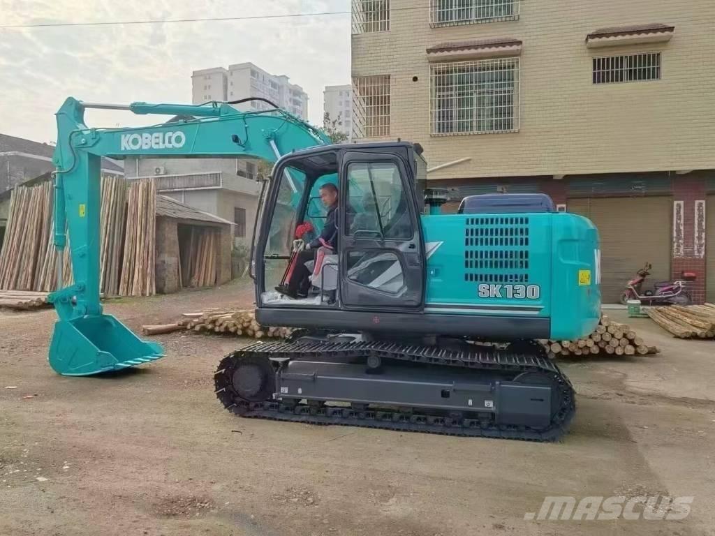 Kobelco SK130-11 Midi bagri 7t – 12t