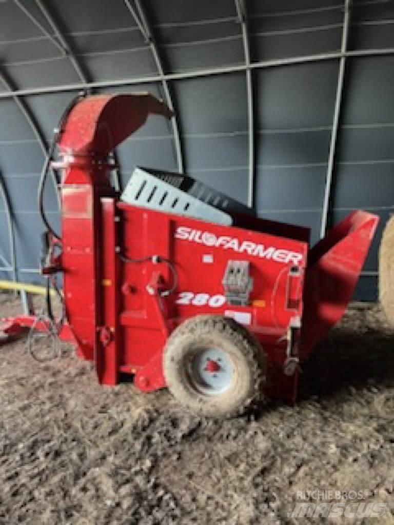 Silofarmer P280 Rezač za bale, oprema za rezanje in odvijanje bal