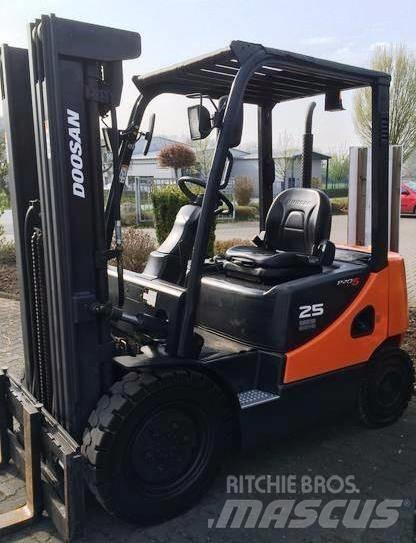 Doosan D25S-5 Dizelski viličarji