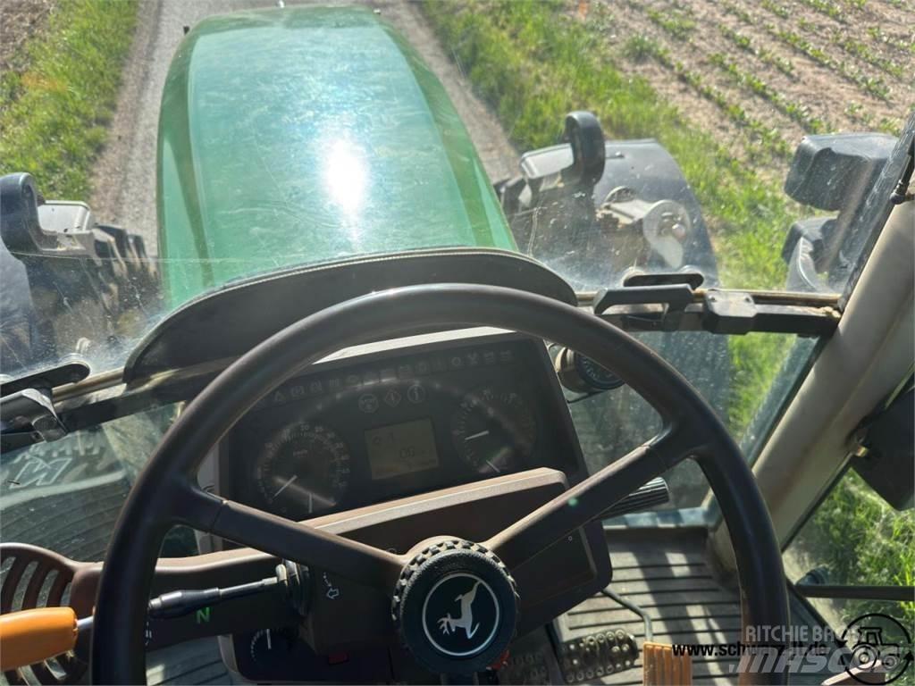 John Deere 6820 Traktorji