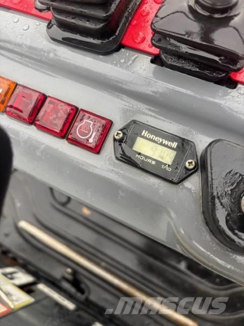 Takeuchi TB 210 R Mini bagri <7t